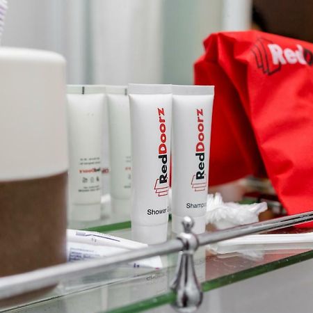 Reddoorz Plus Near Mall Slipi Jaya Dżakarta Zewnętrze zdjęcie
